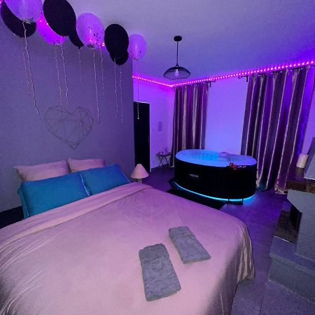 Love Room Avec Jacuzzi Proche Paris Et Roissy Cdg Persan Kültér fotó