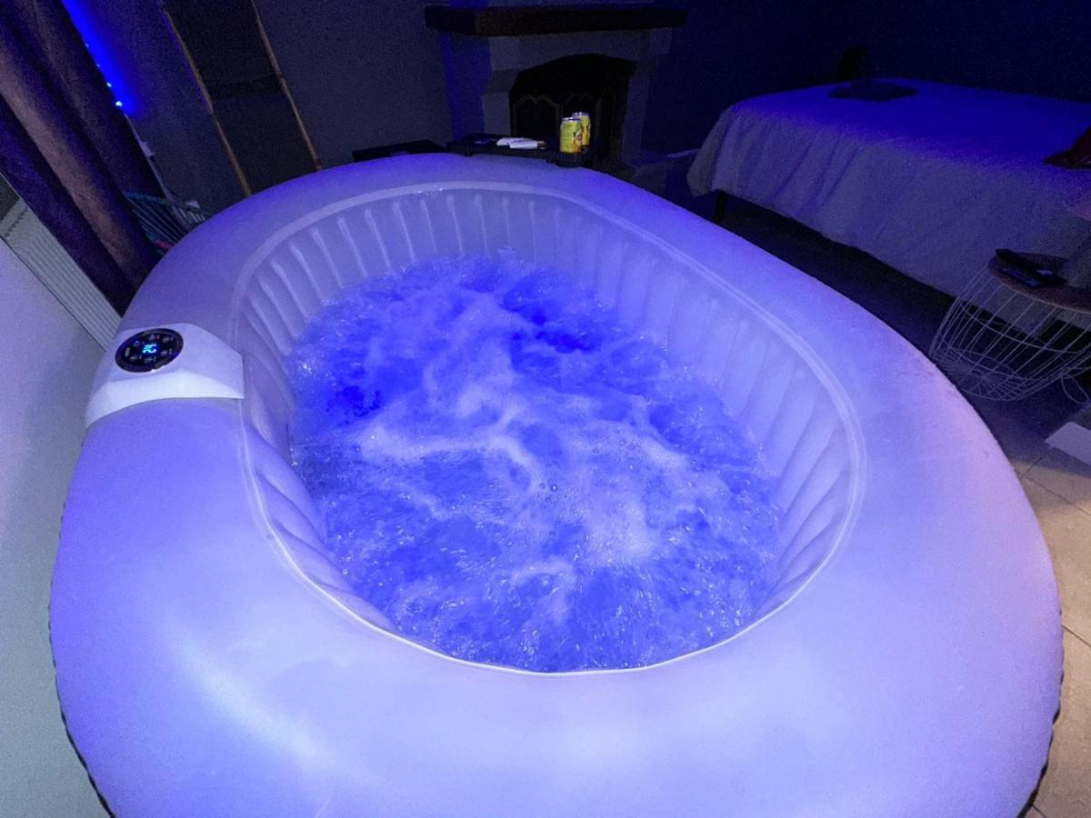 Love Room Avec Jacuzzi Proche Paris Et Roissy Cdg Persan Kültér fotó